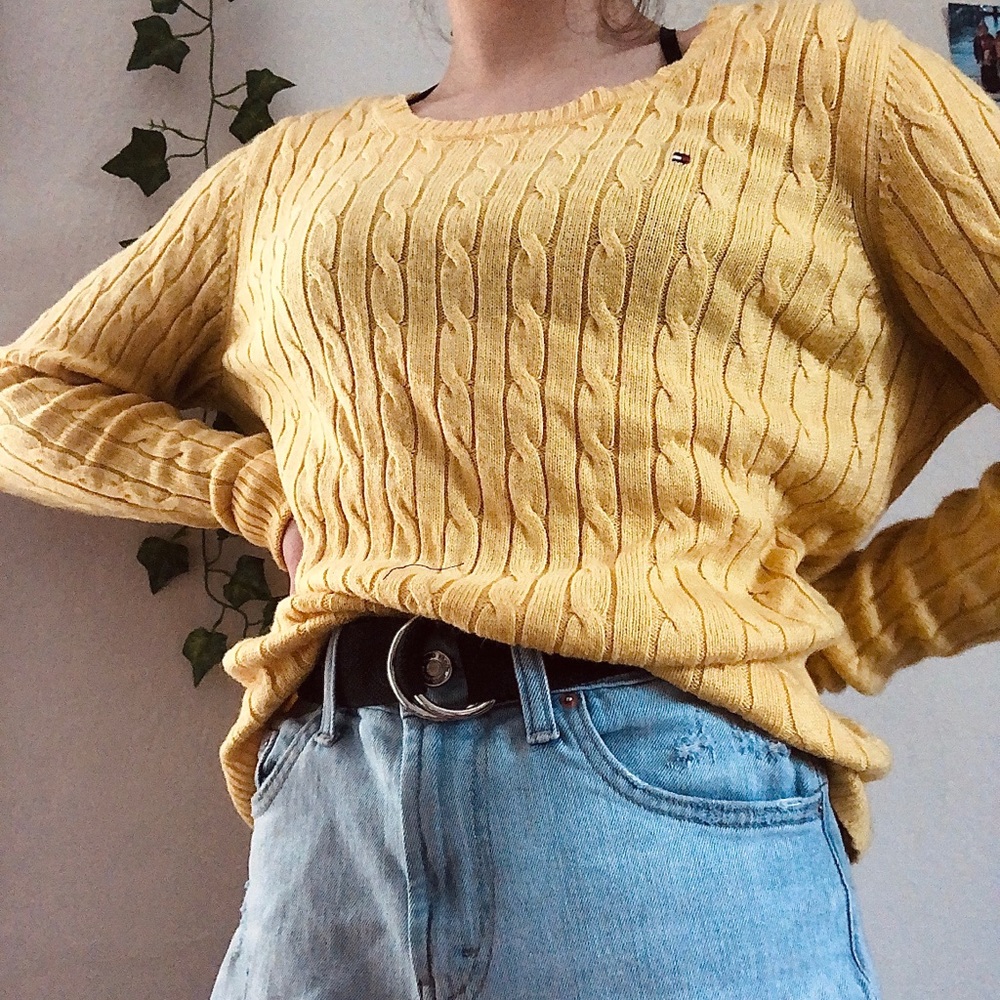 🌼Yellow Tommy Hilfiger sweater 🌼